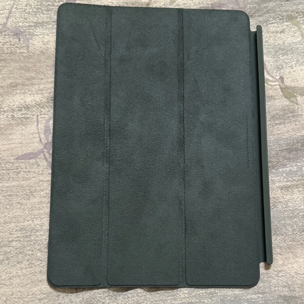 Smart Folio for iPad. Apple brand. 11-inch diagonal Tablet Cover. Charcoal